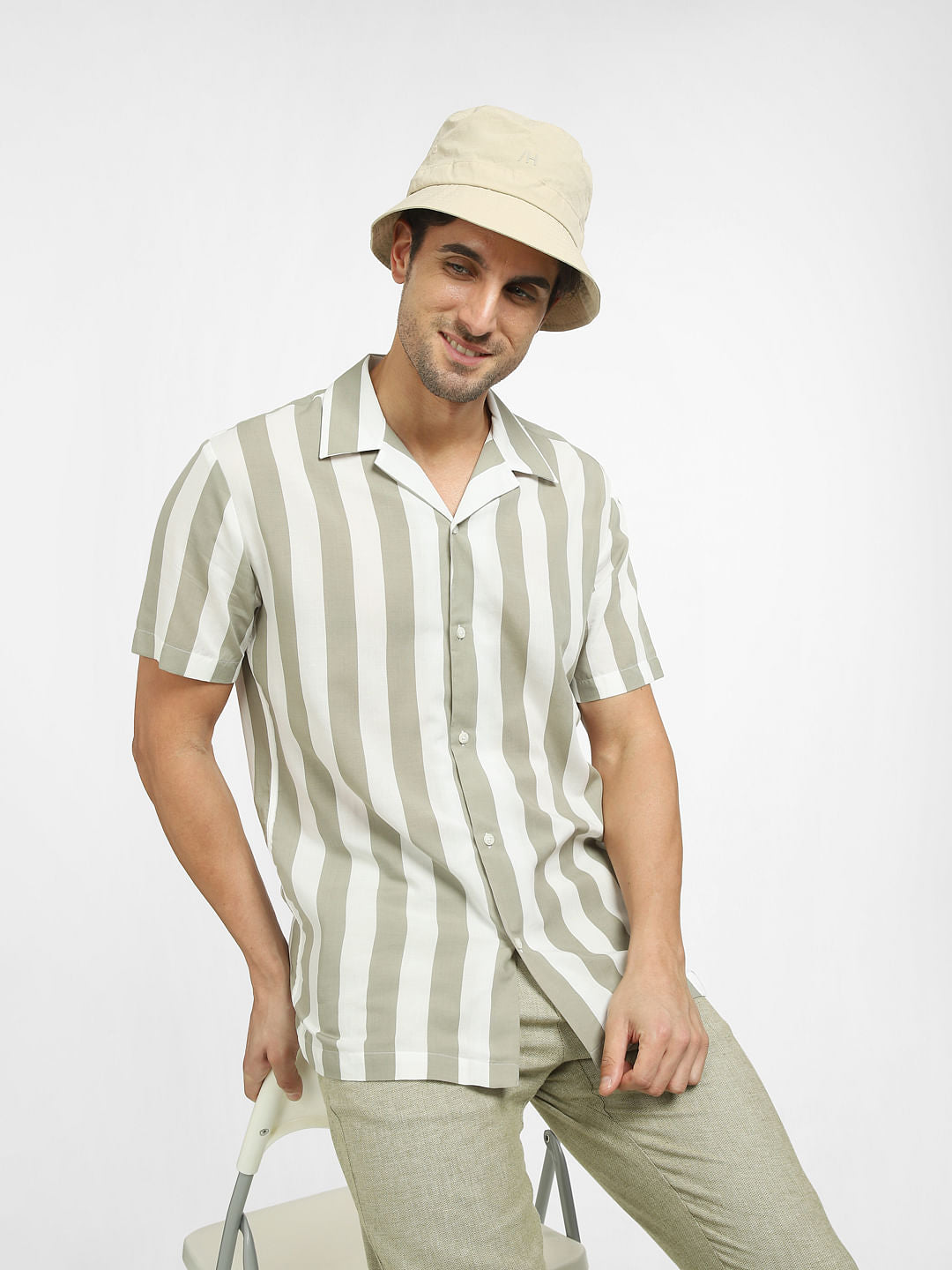 White Striped Cuban Collar Short Sleeves Shirt