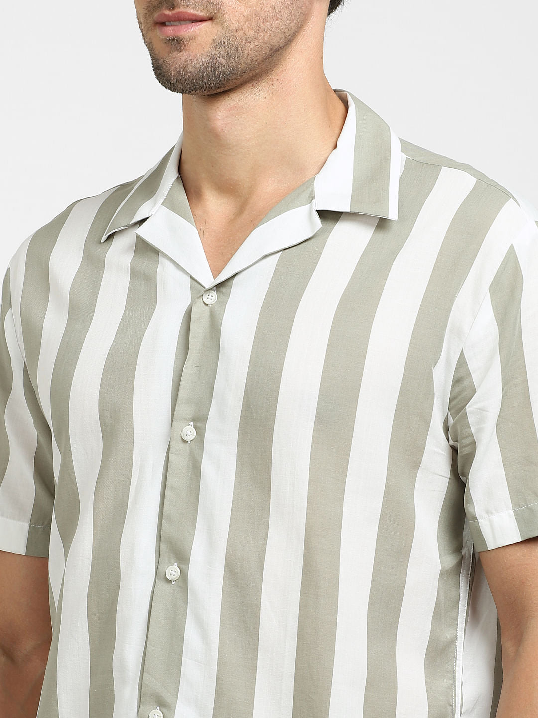 White Striped Cuban Collar Short Sleeves Shirt