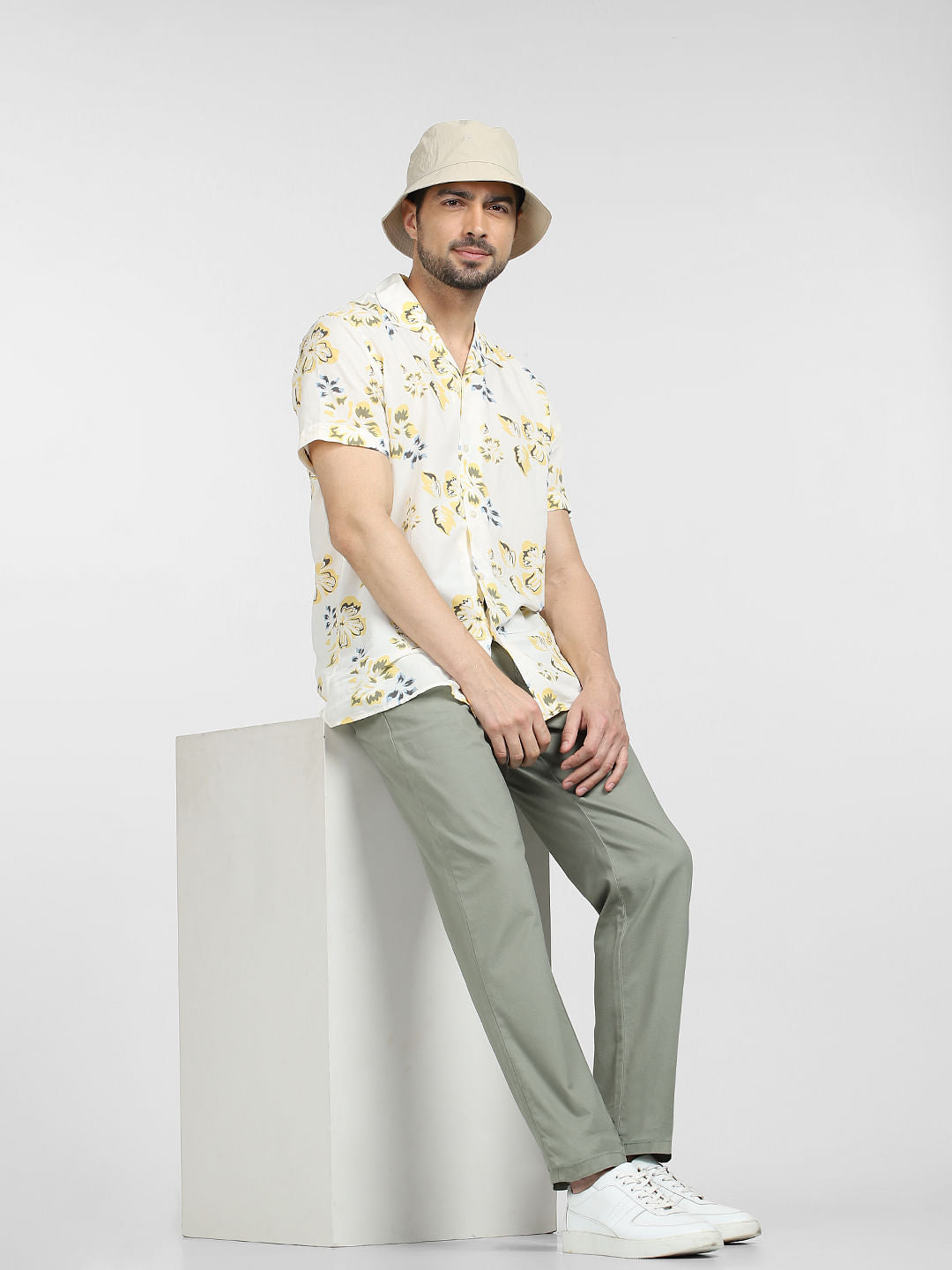 Green Mid Rise Slim Fit Pants