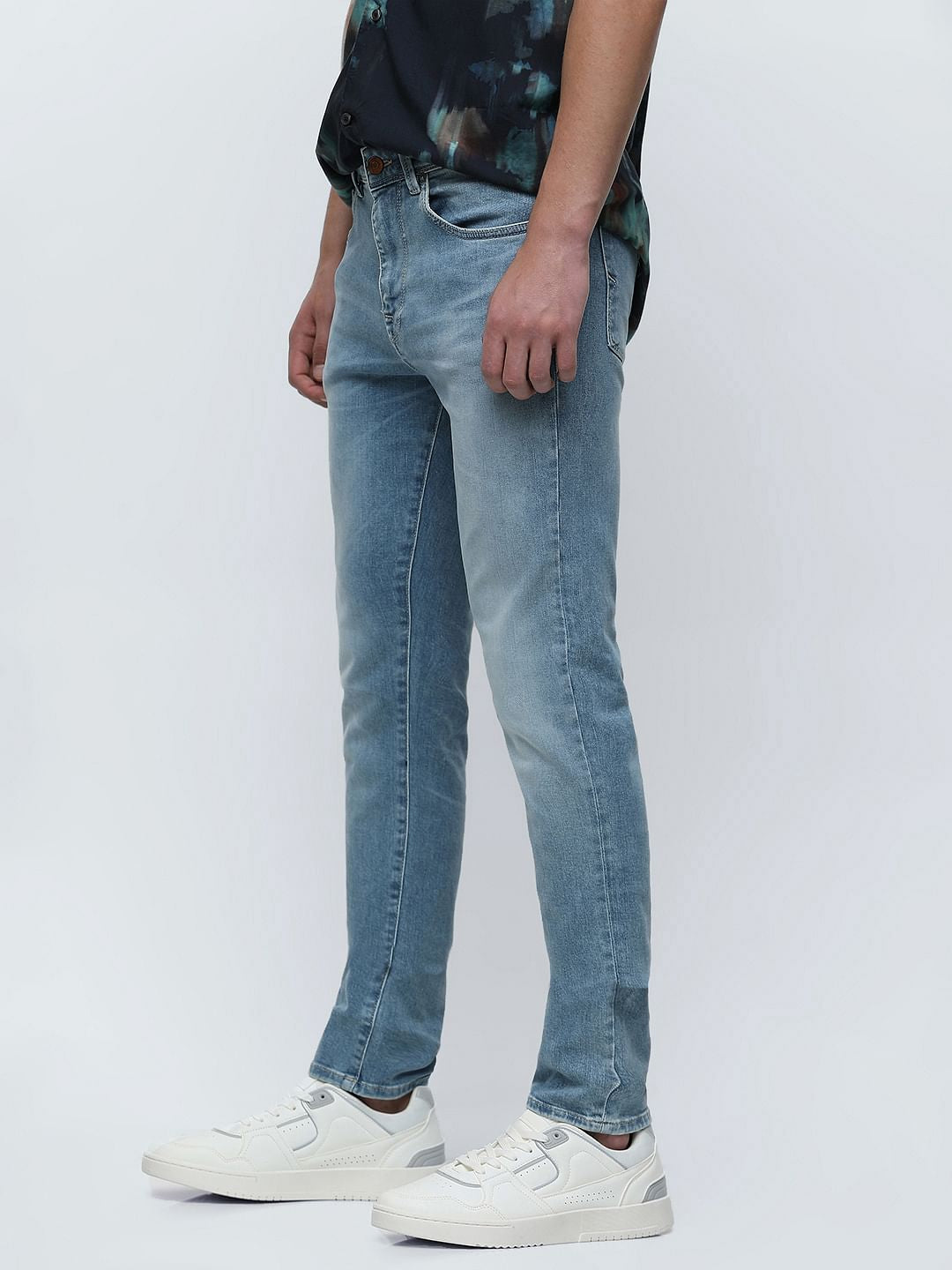 BLUE MID RISE LEON WASHED SLIM FIT JEANS