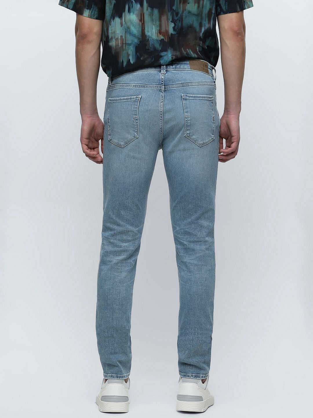 BLUE MID RISE LEON WASHED SLIM FIT JEANS
