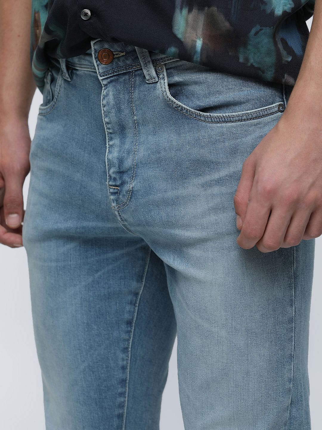 BLUE MID RISE LEON WASHED SLIM FIT JEANS