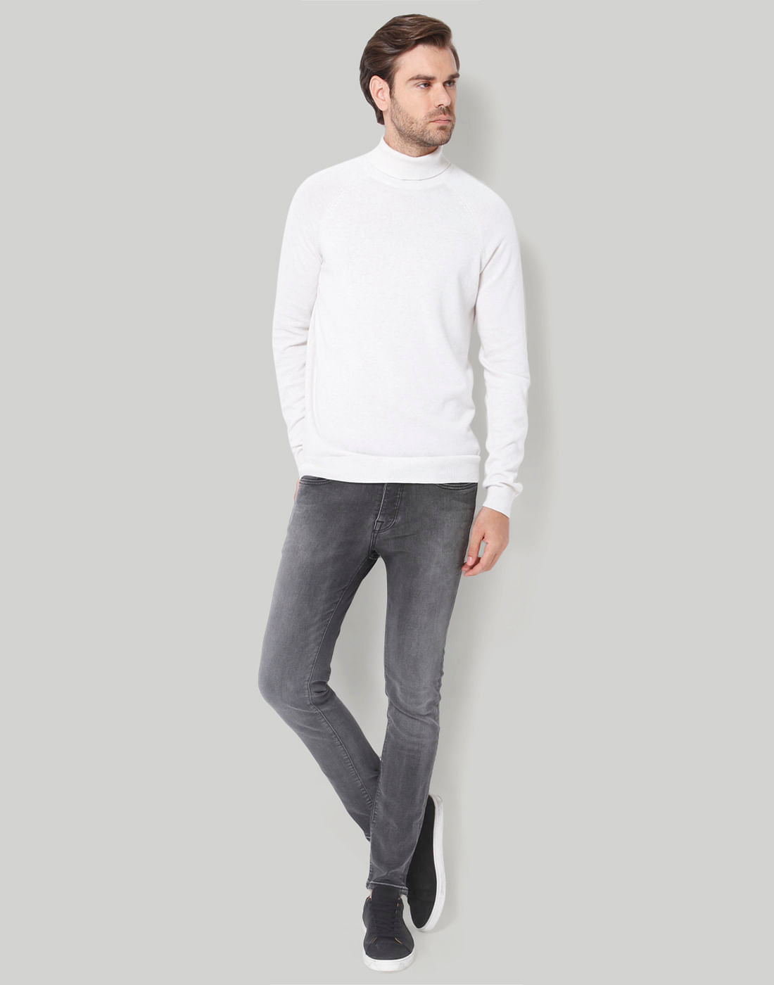 White Pullover