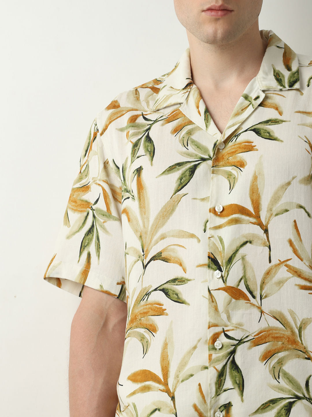 White Printed Cuban Collar Short Sleeves Shirt