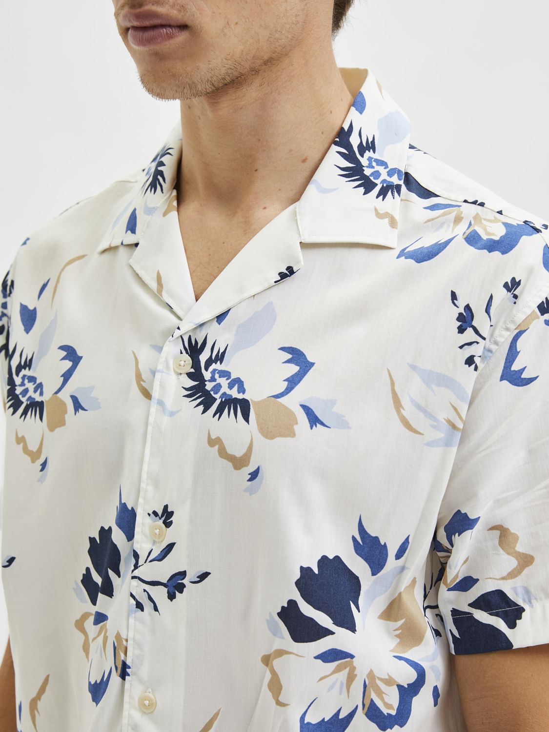 White Floral Cuban Collar Short Sleeves Shirt