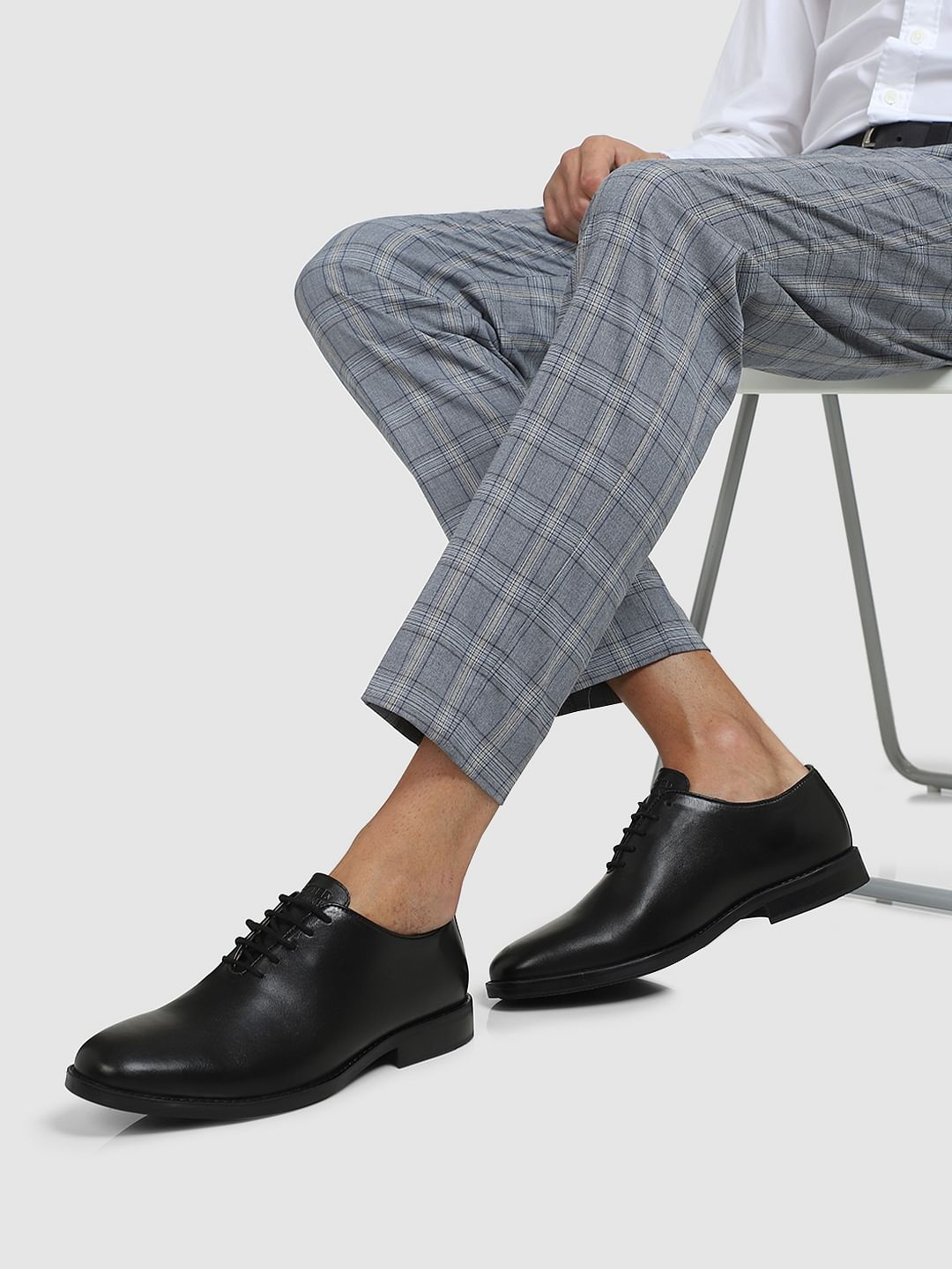 Black Whole Cut Leather Shoes