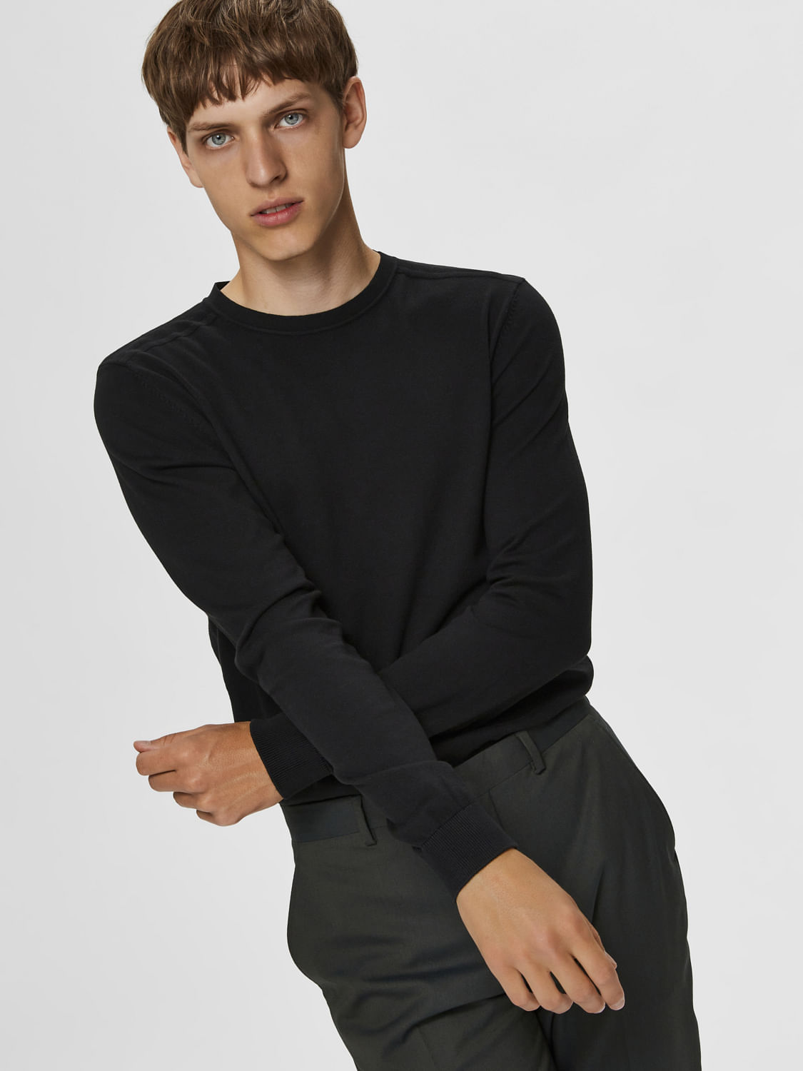 Black Knitted Crew Neck Pullover