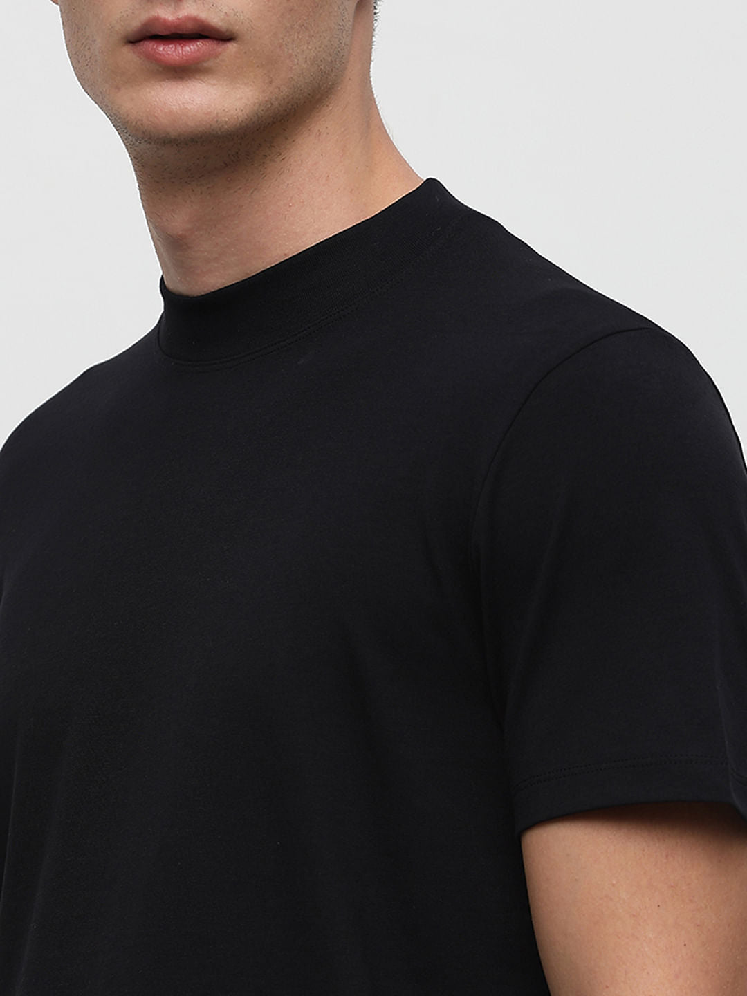 Black Solid Crew Neck T-shirt