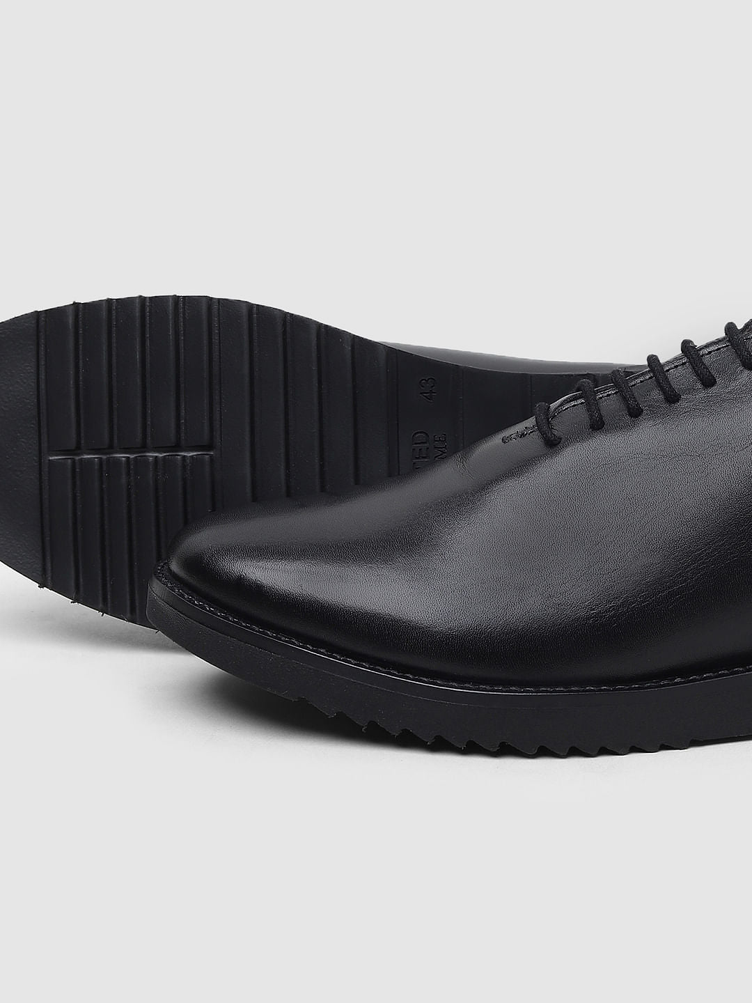 Black Whole Cut Leather Shoes