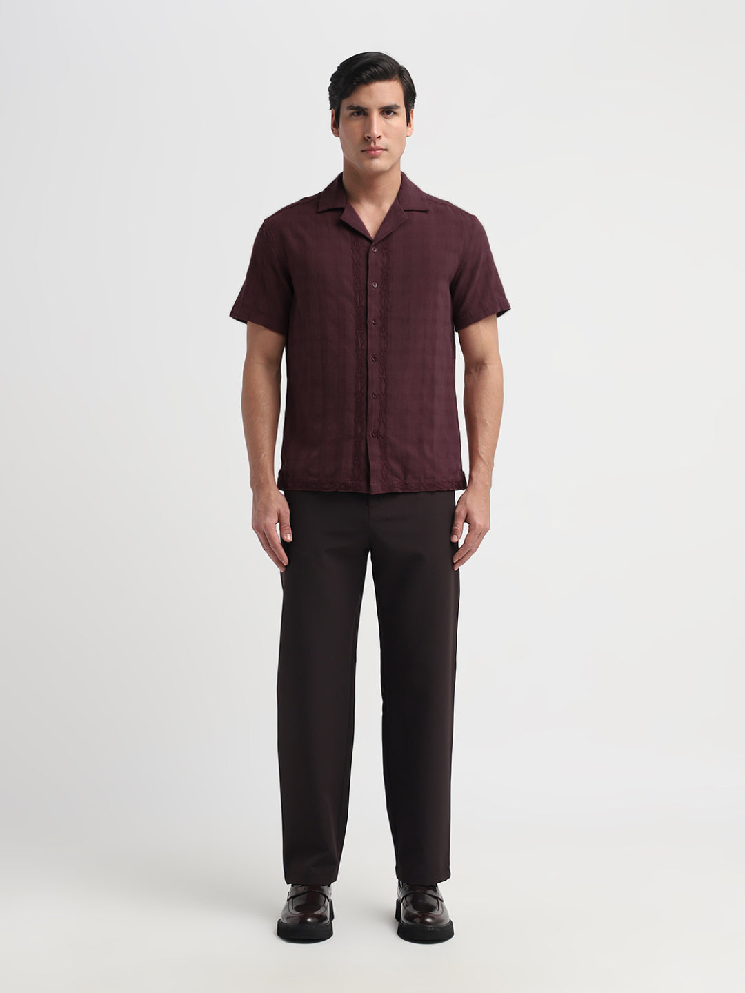 Resort Collar Embroidered Shirt